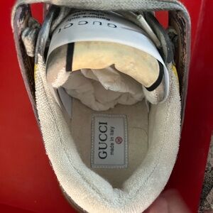 Shoes size 5 in original box there are band new the box is broken slightly obo